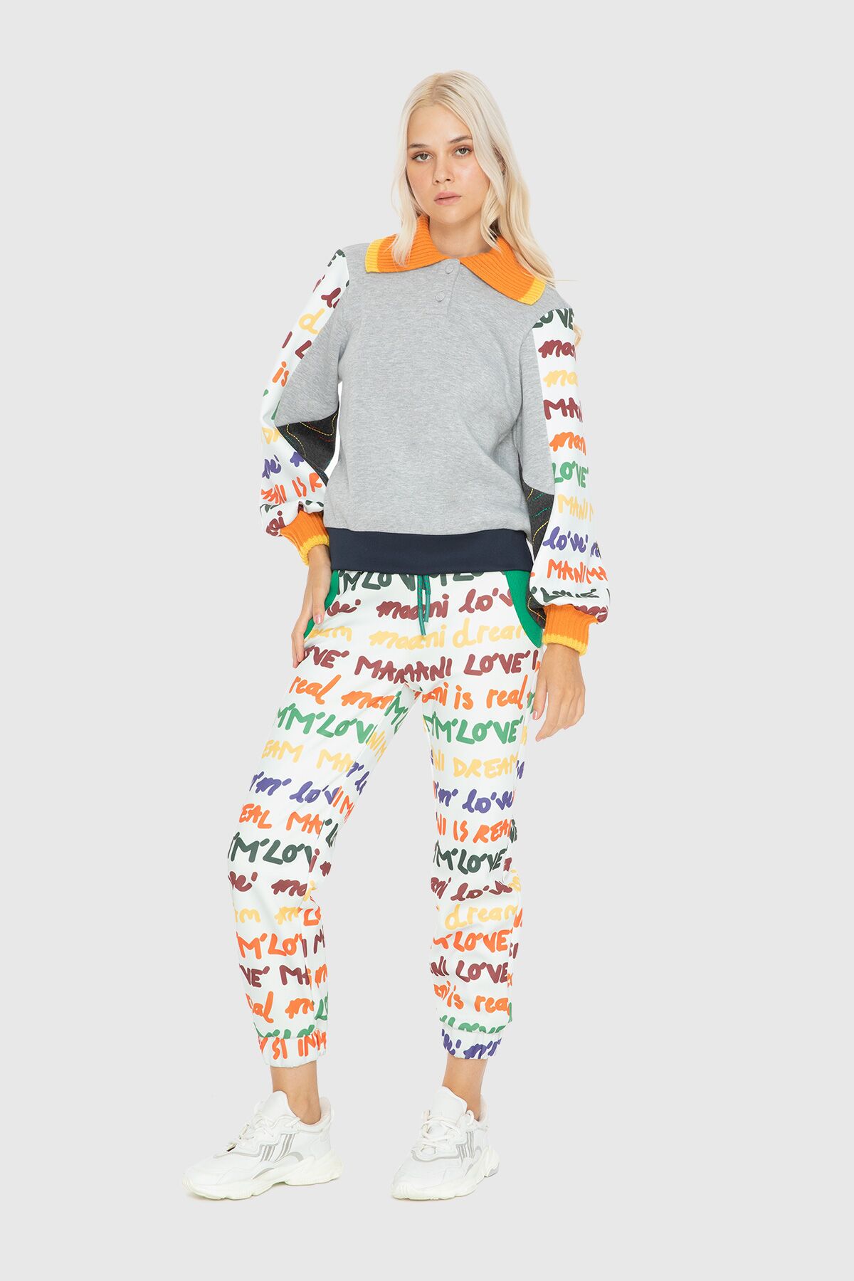 Triko Yaka Ve Renkli Baskili Sweatshirt