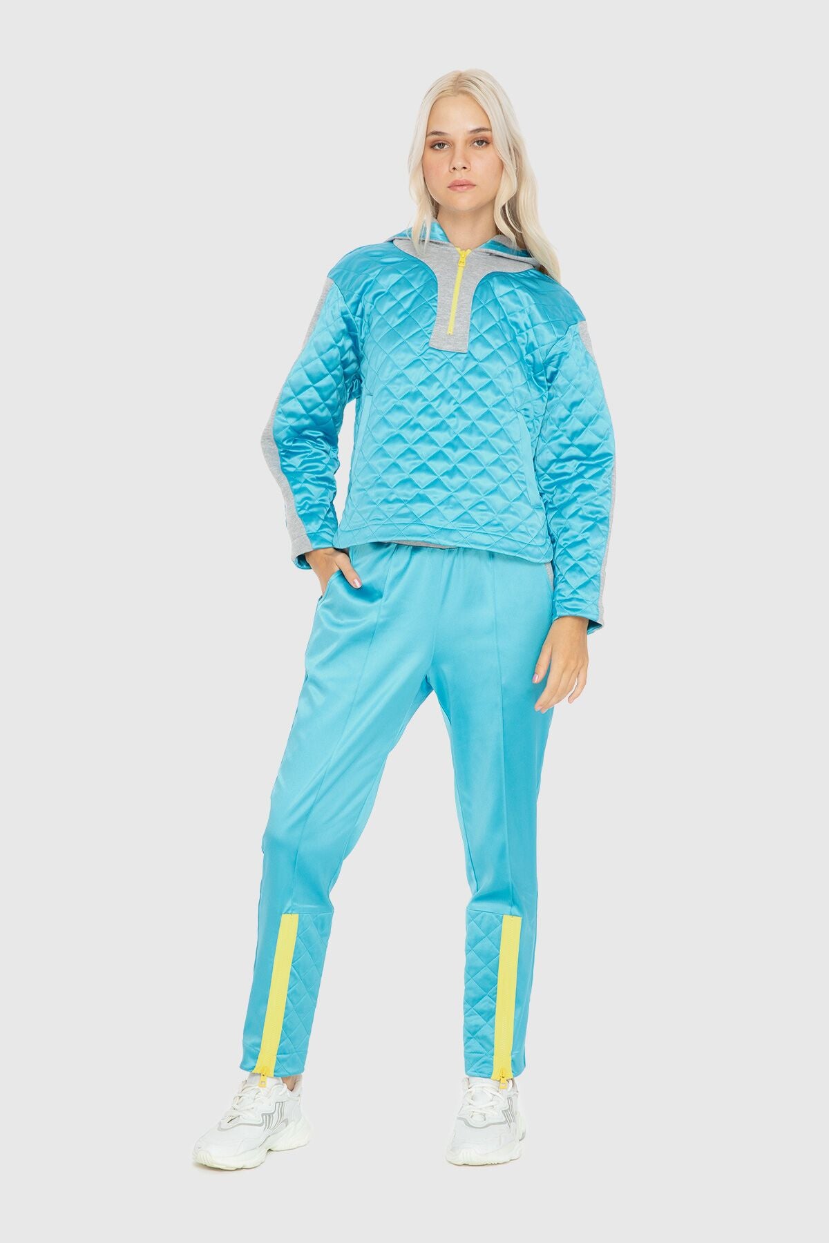 Kontrast Fermuar Detaylı Kapitone Sweatshirt