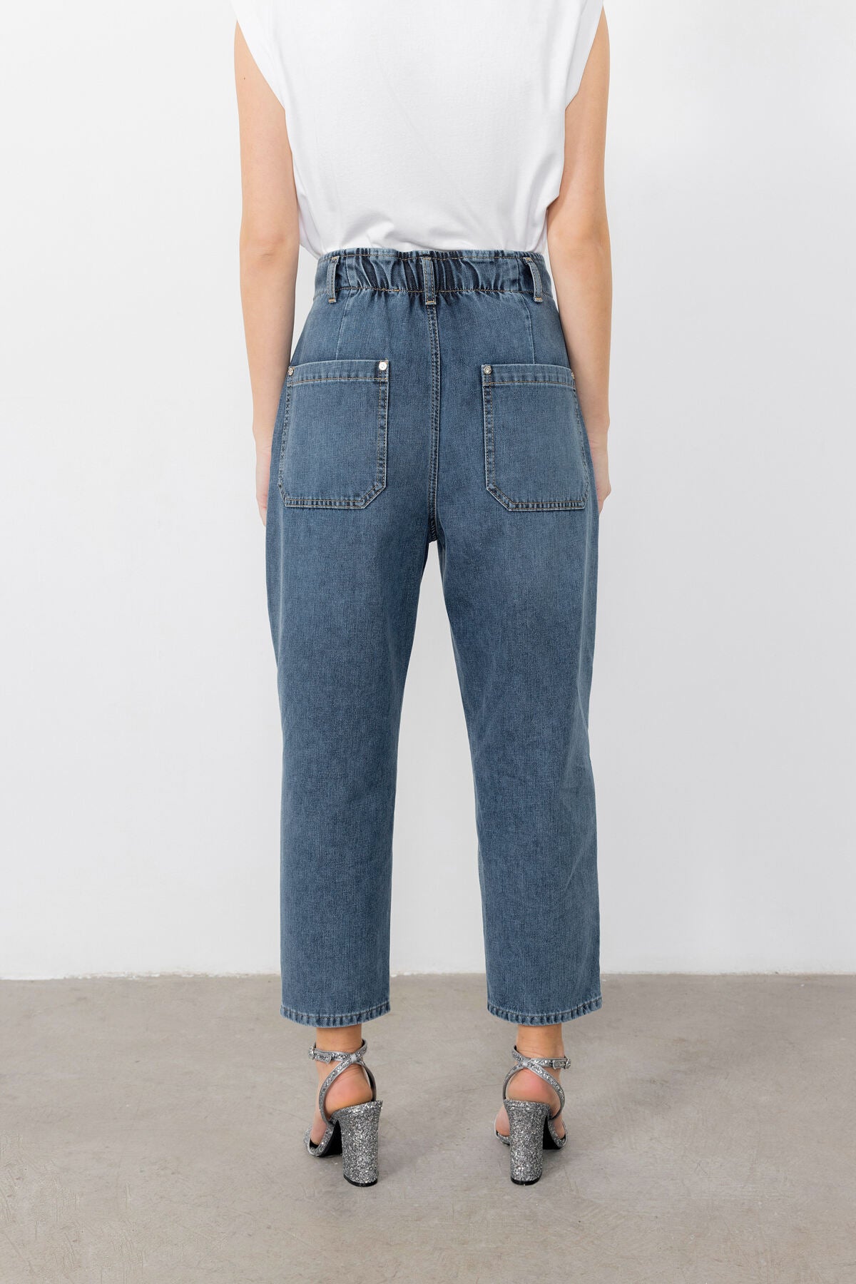 Beli Lastikli Eskitme Efektli Mom Jean