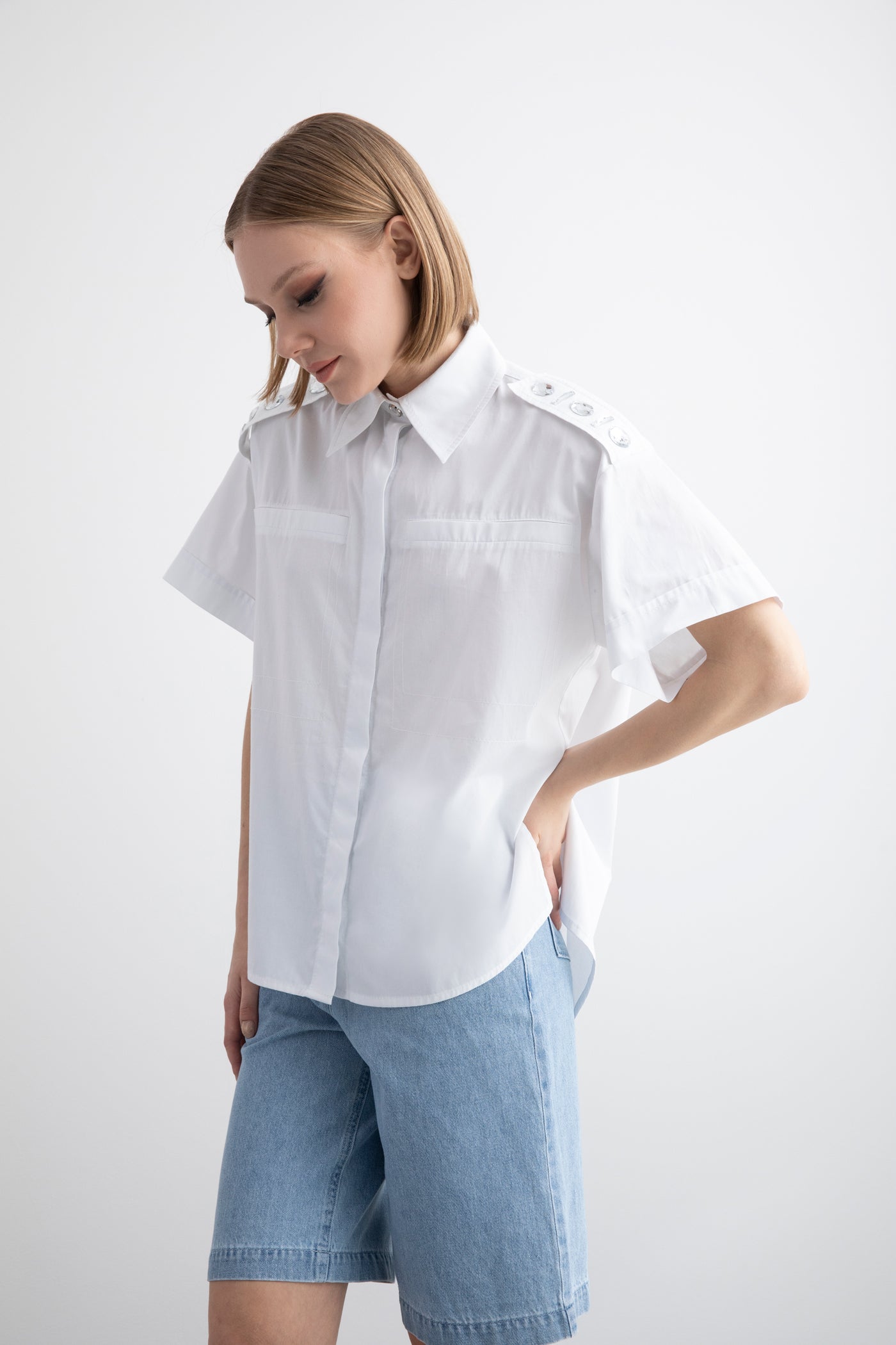 Apoletli Kristal Taşlı Cep Kontrast Dikiş Detaylı Oversize Gömlek