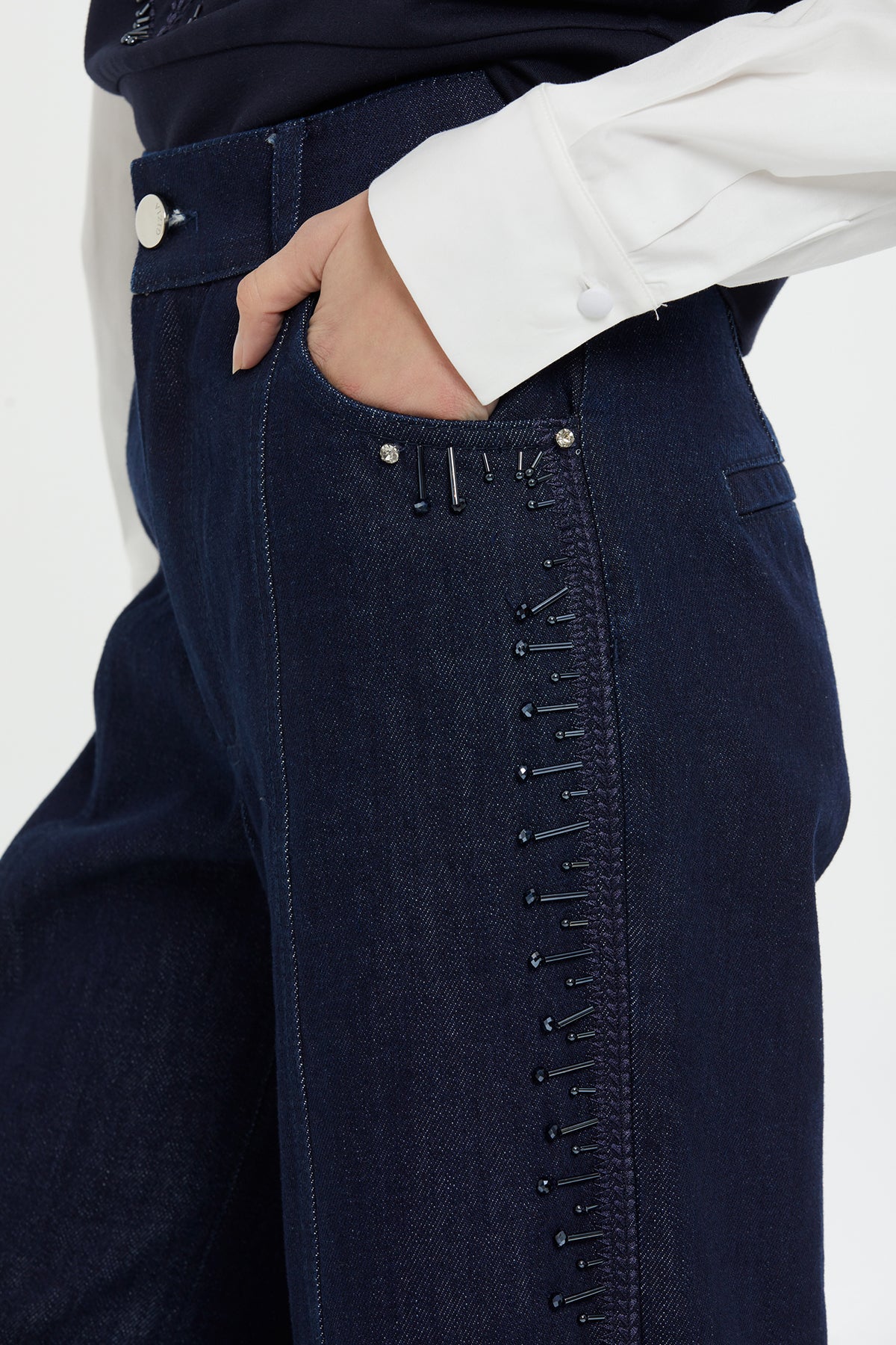 Nakış Ve İşleme Detaylı Geniş Paça Denim Pantolon