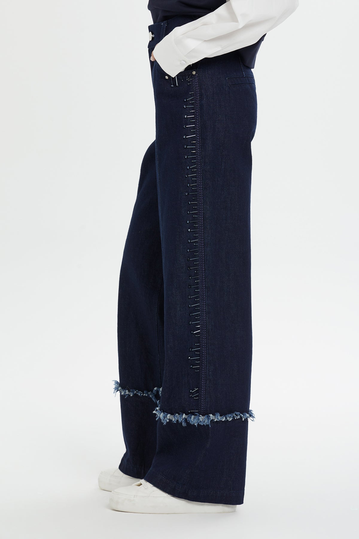 Nakış Ve İşleme Detaylı Geniş Paça Denim Pantolon