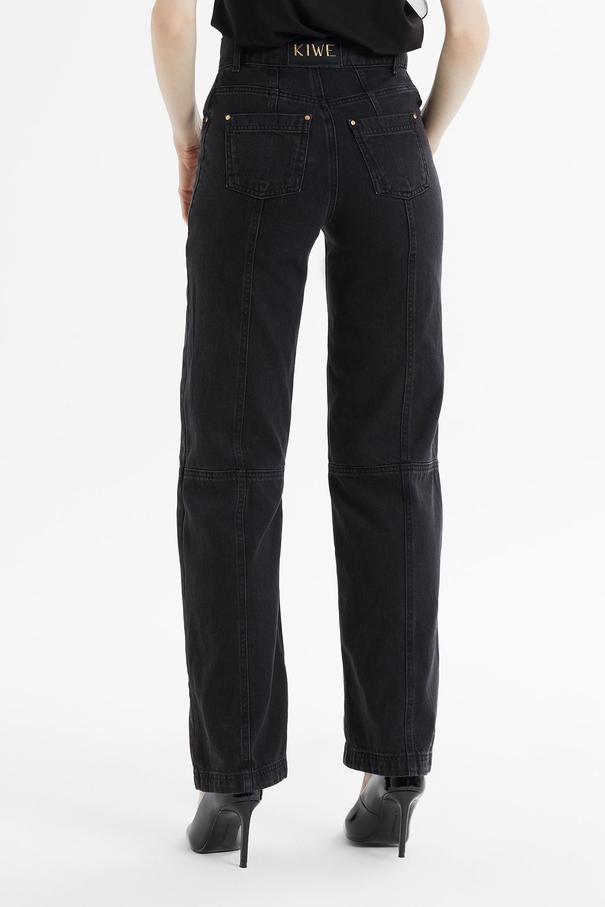 Düz Kesim Paçası Düğme Detaylı Denim Pantolon