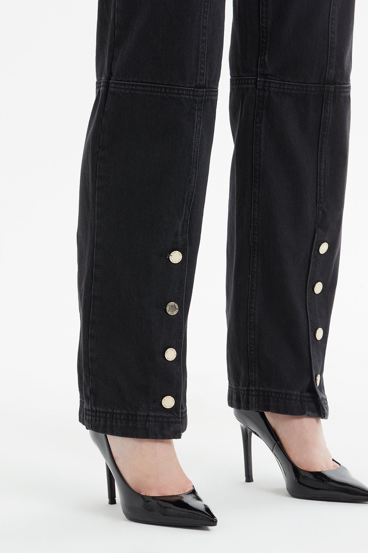 Düz Kesim Paçası Düğme Detaylı Denim Pantolon