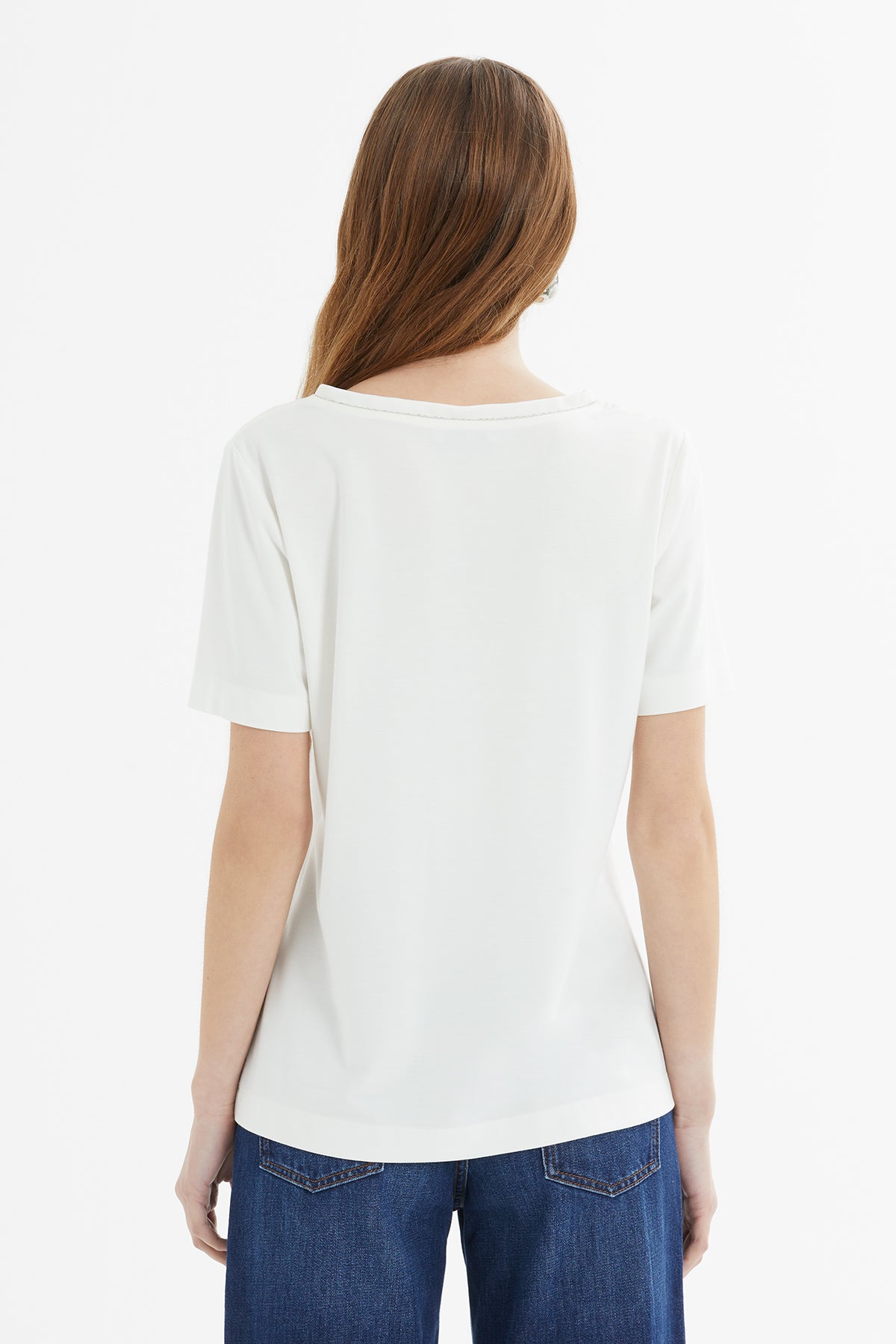 V Yaka Şerit Aksesuar Detaylı Örme Tshirt