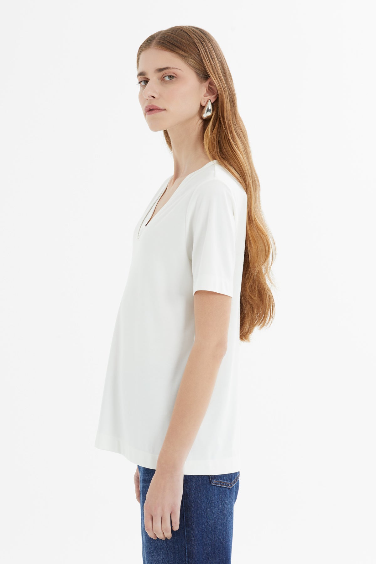 V Yaka Şerit Aksesuar Detaylı Örme Tshirt
