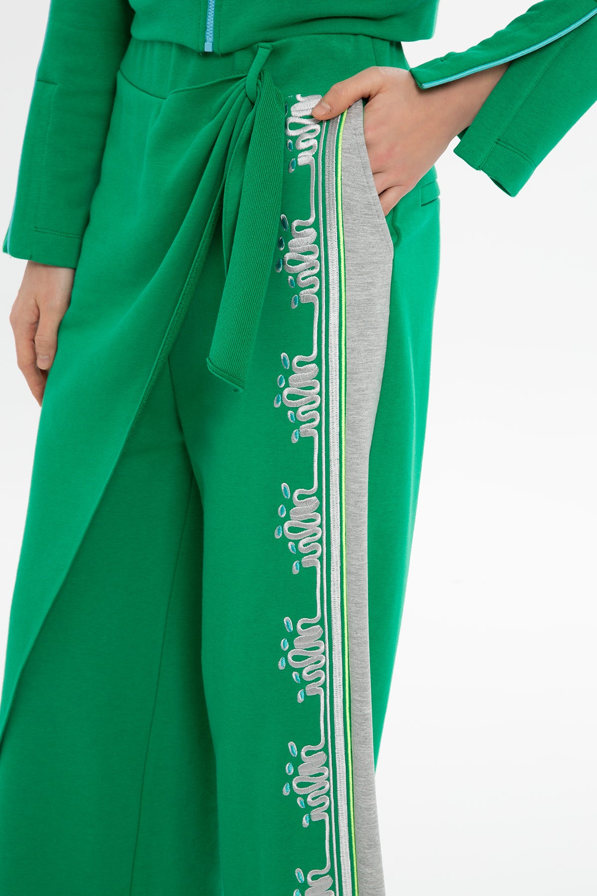 Önü Asimetrik Pantolon
