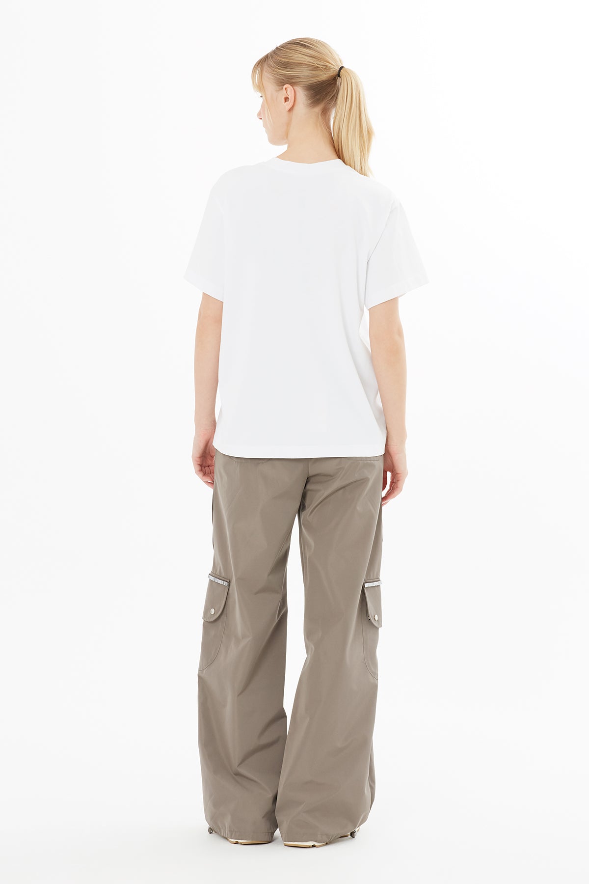 Cep Detayı Aksesuar İşlemeli T-Shirt