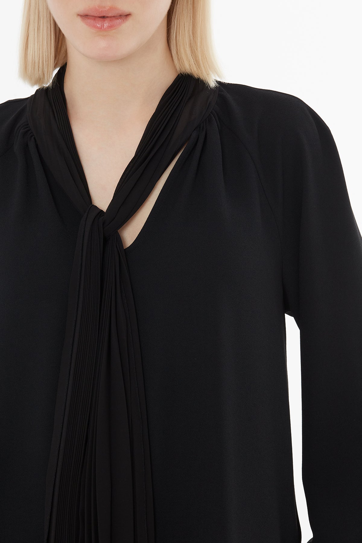 Yakadan Plise Detaylı Bluz