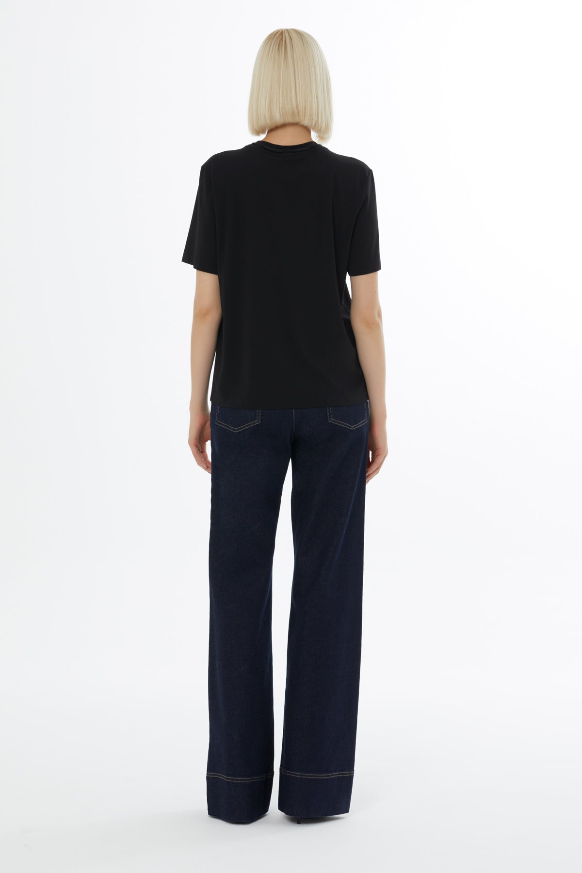 Minimalist Aksesuar Detaylı Bluz