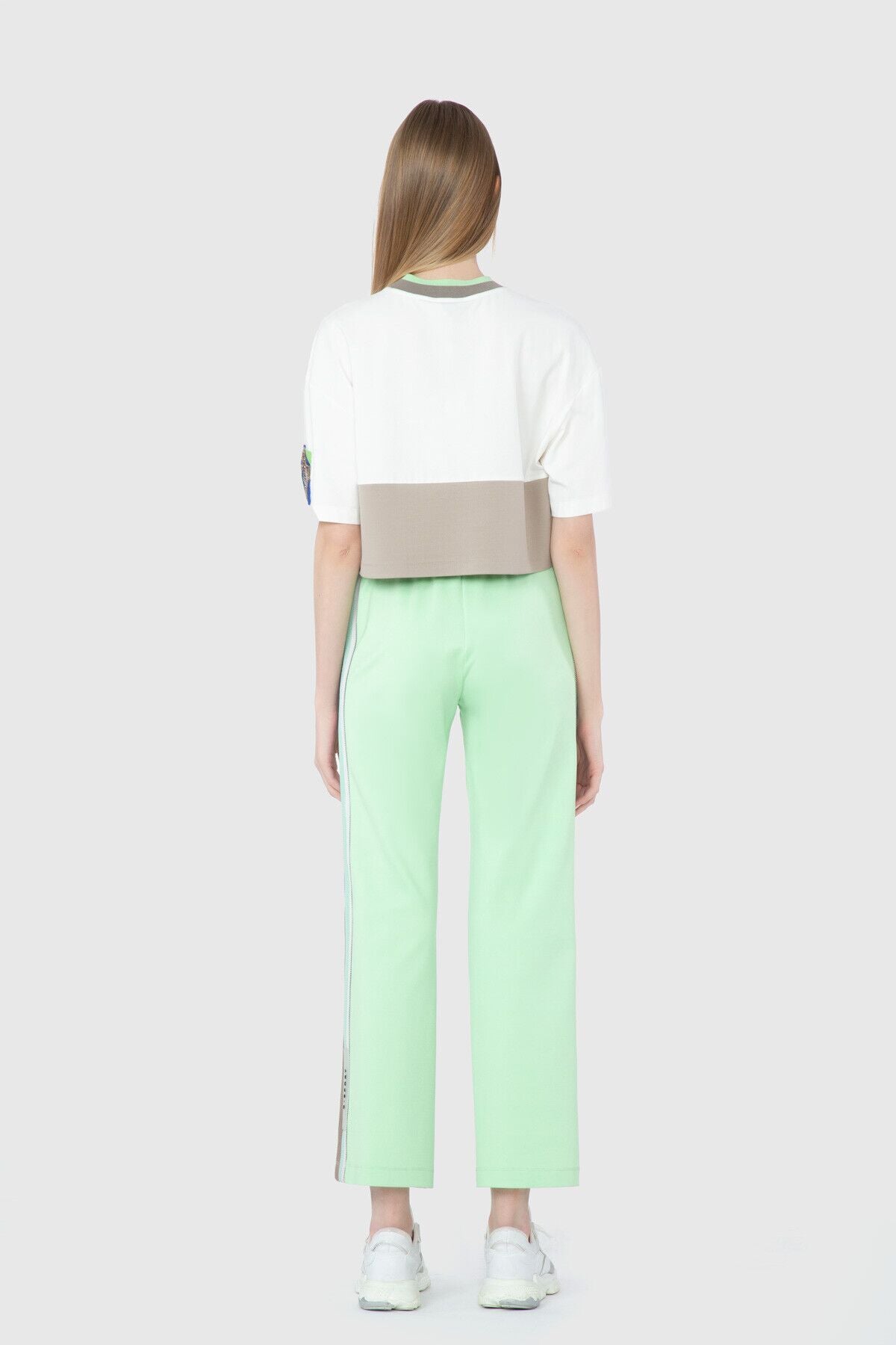 Kontrast Detaylı Triko Bant Yaka Crop T-shirt