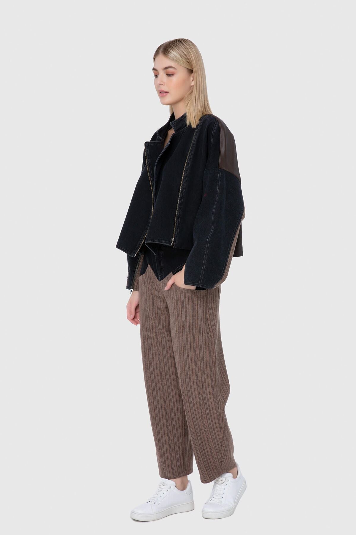 Kaşe Kumaş Detaylı Mom Fit Jean