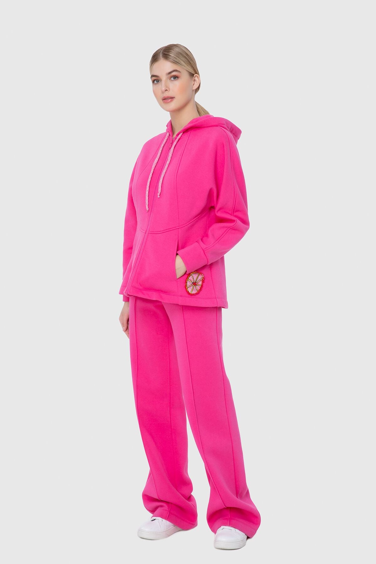 Sırtta Nakış Detaylı Kapuşonlu Şardonlu Sweatshirt