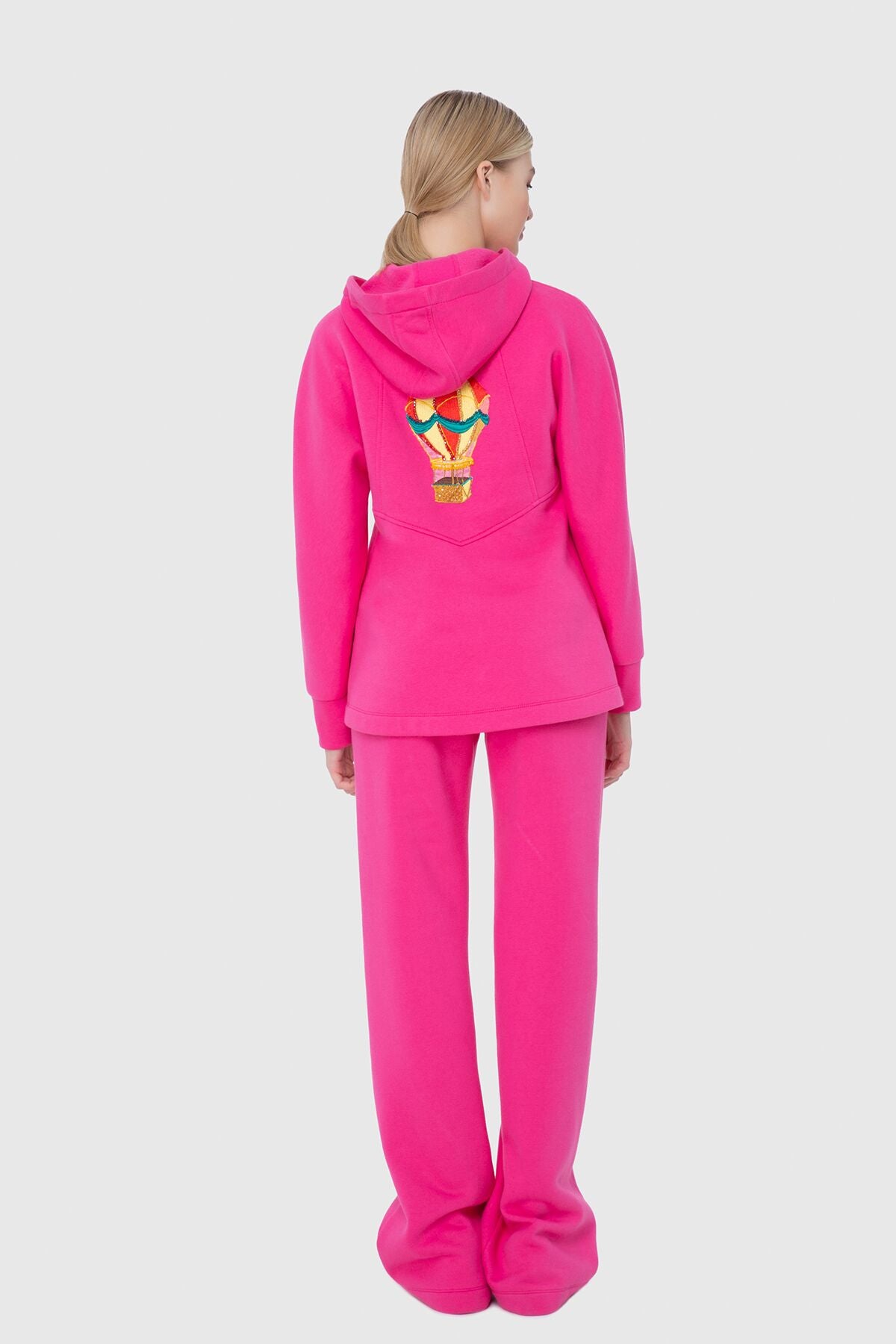 Sırtta Nakış Detaylı Kapuşonlu Şardonlu Sweatshirt