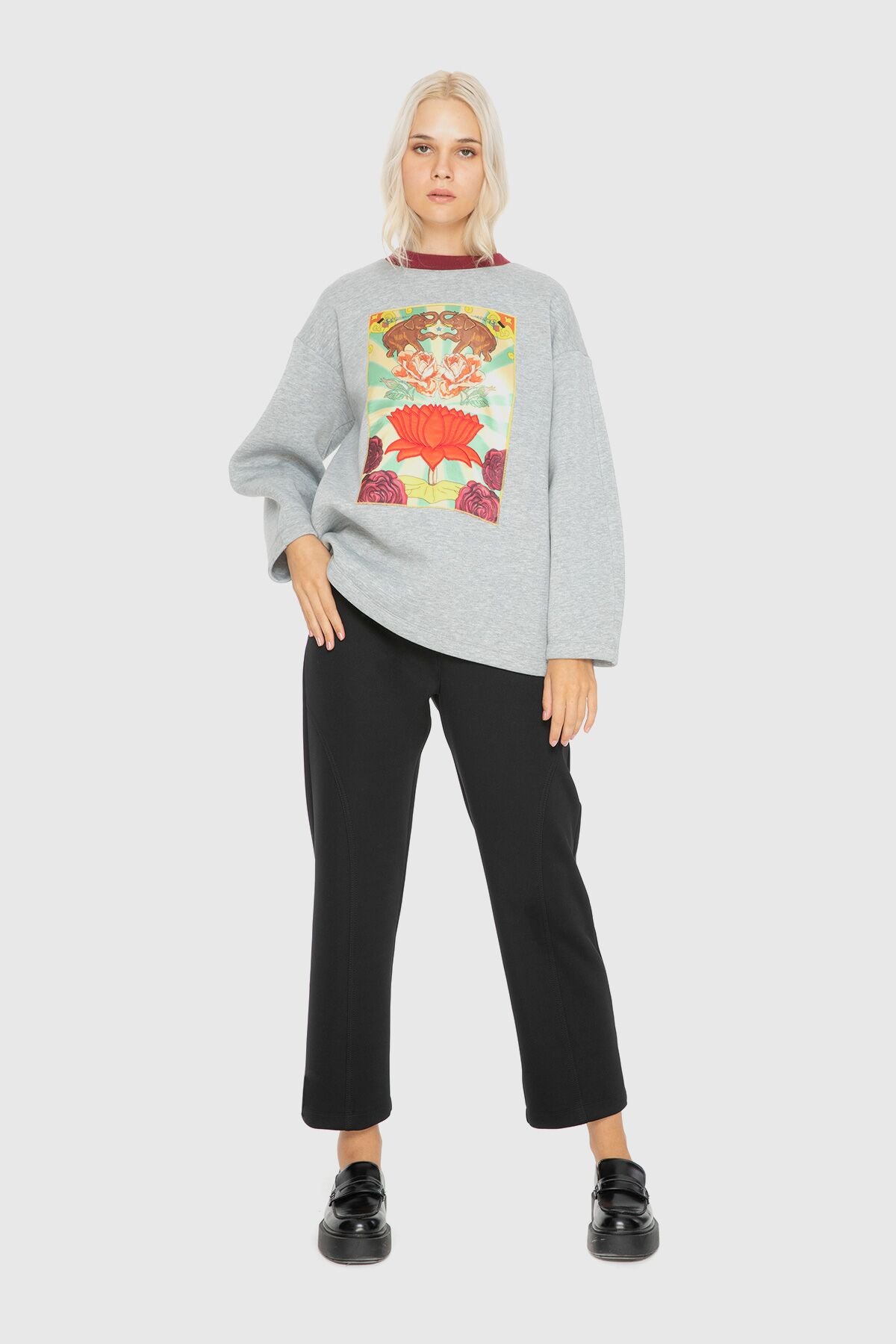 Baskı Ve Nakış Detaylı Sweatshirt