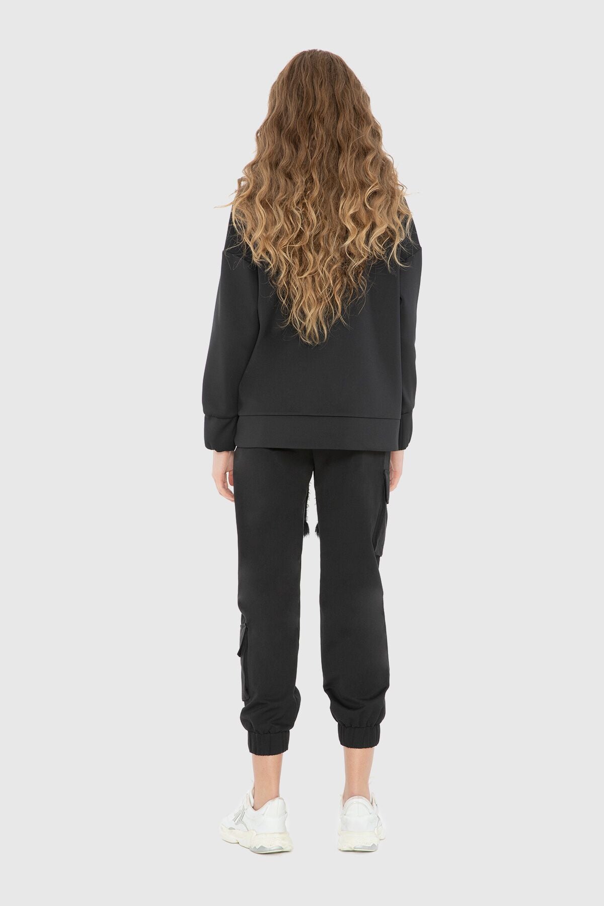 Kontrast Nakış Detaylı Sweatshirt