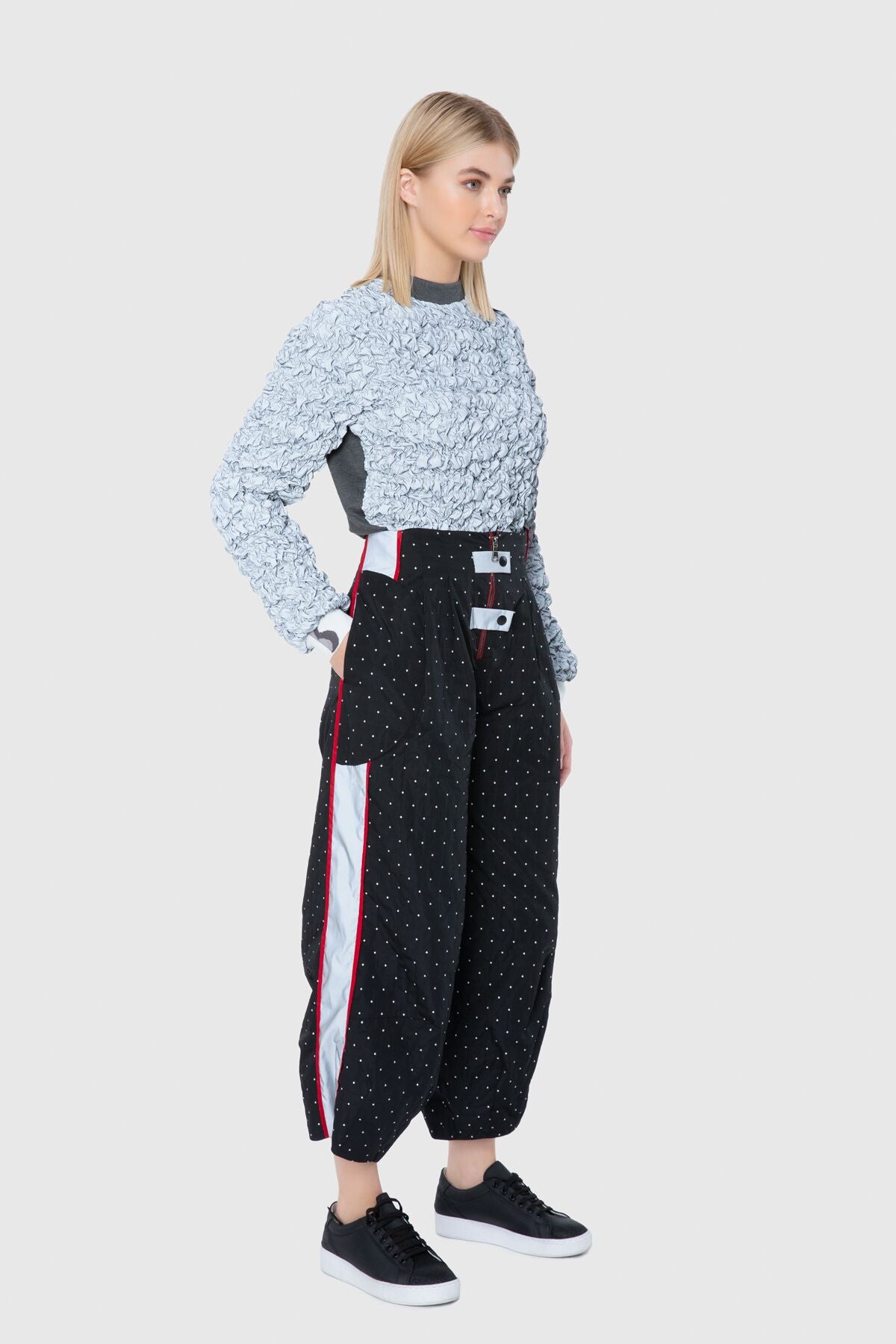 Önü Karışık Reflektör Detaylı Arkası Scuba Garnili Crop Sweatshirt