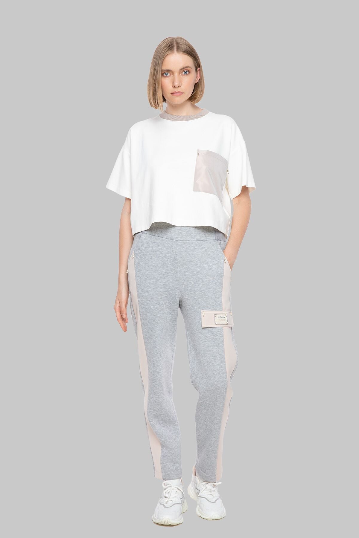 Kontrast Cep Detaylı T-shirt
