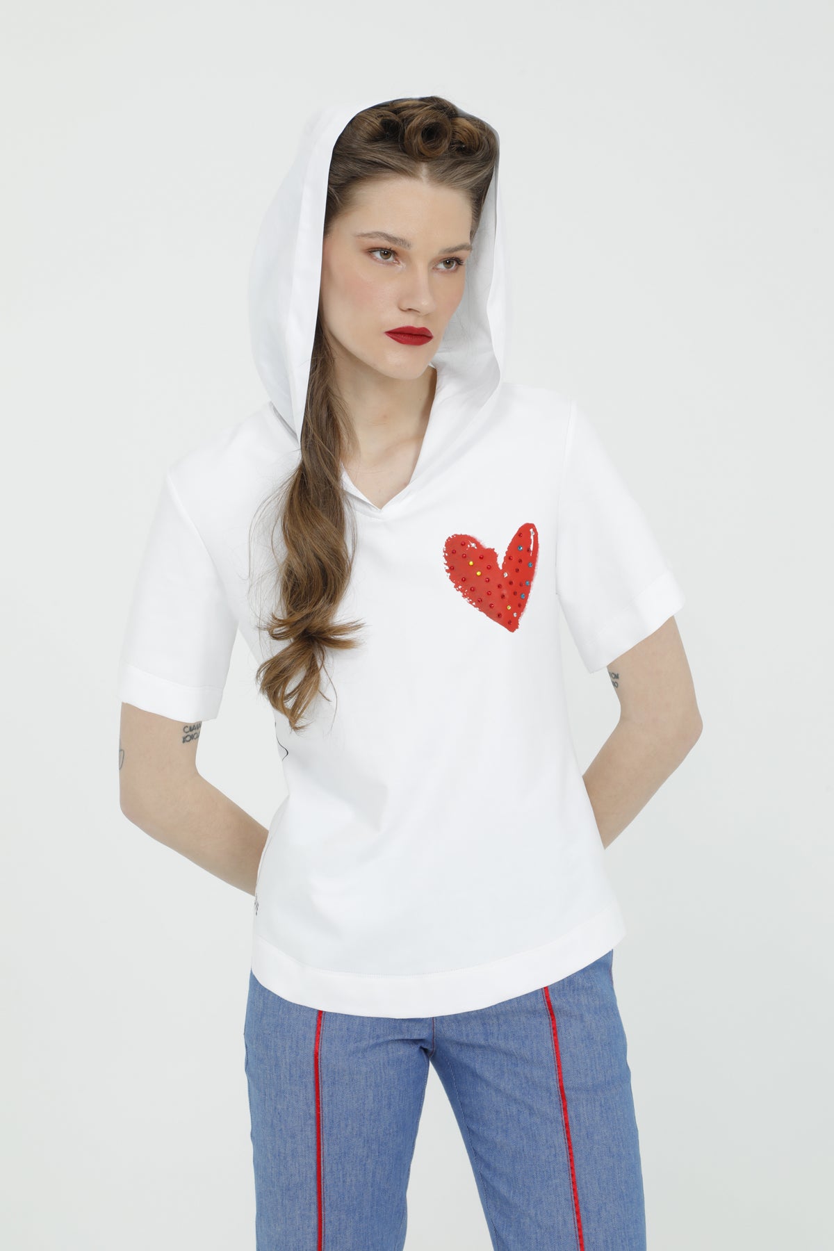 Taşlı Kalp Baskı Detaylı Kapüşonlu T-shirt