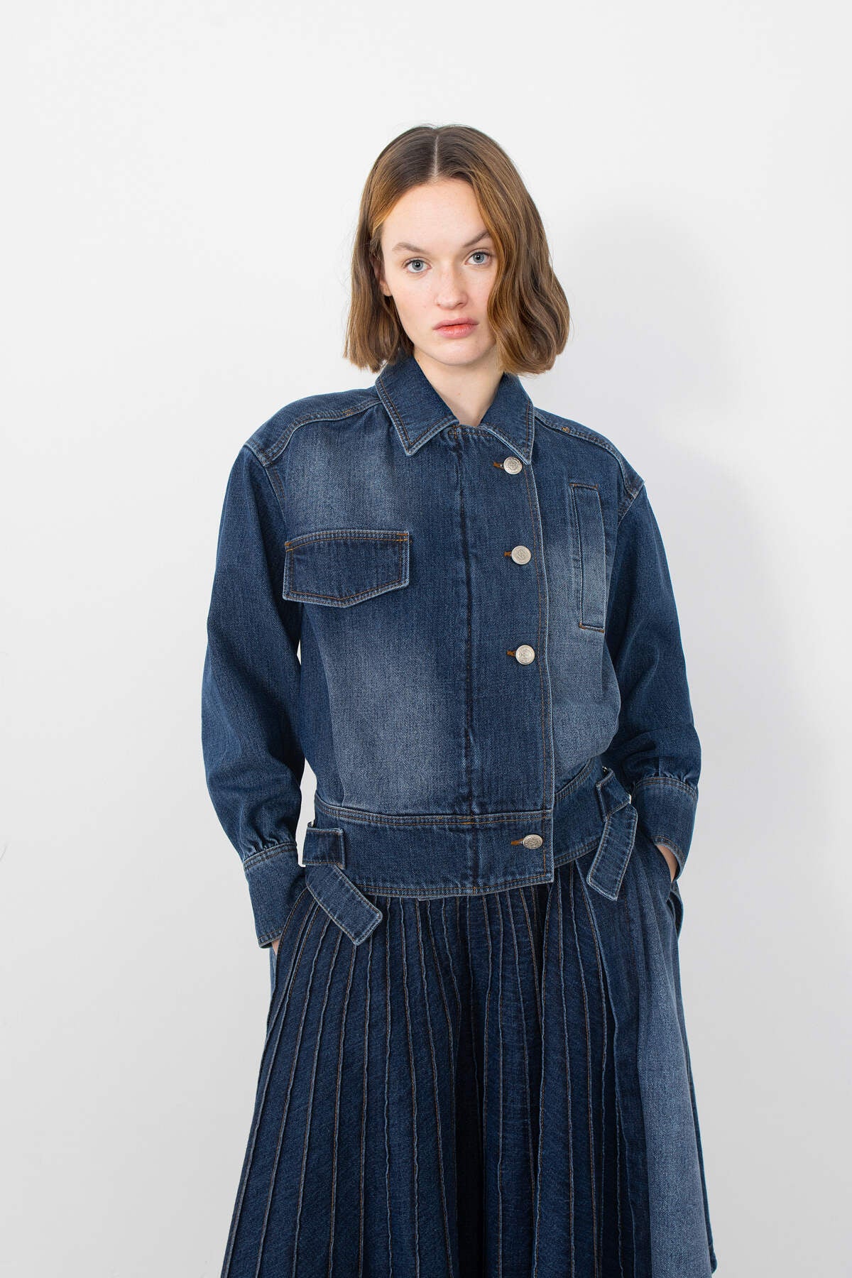 Metal Tokalı İşleme Detaylı Asimetrik Jean Ceket
