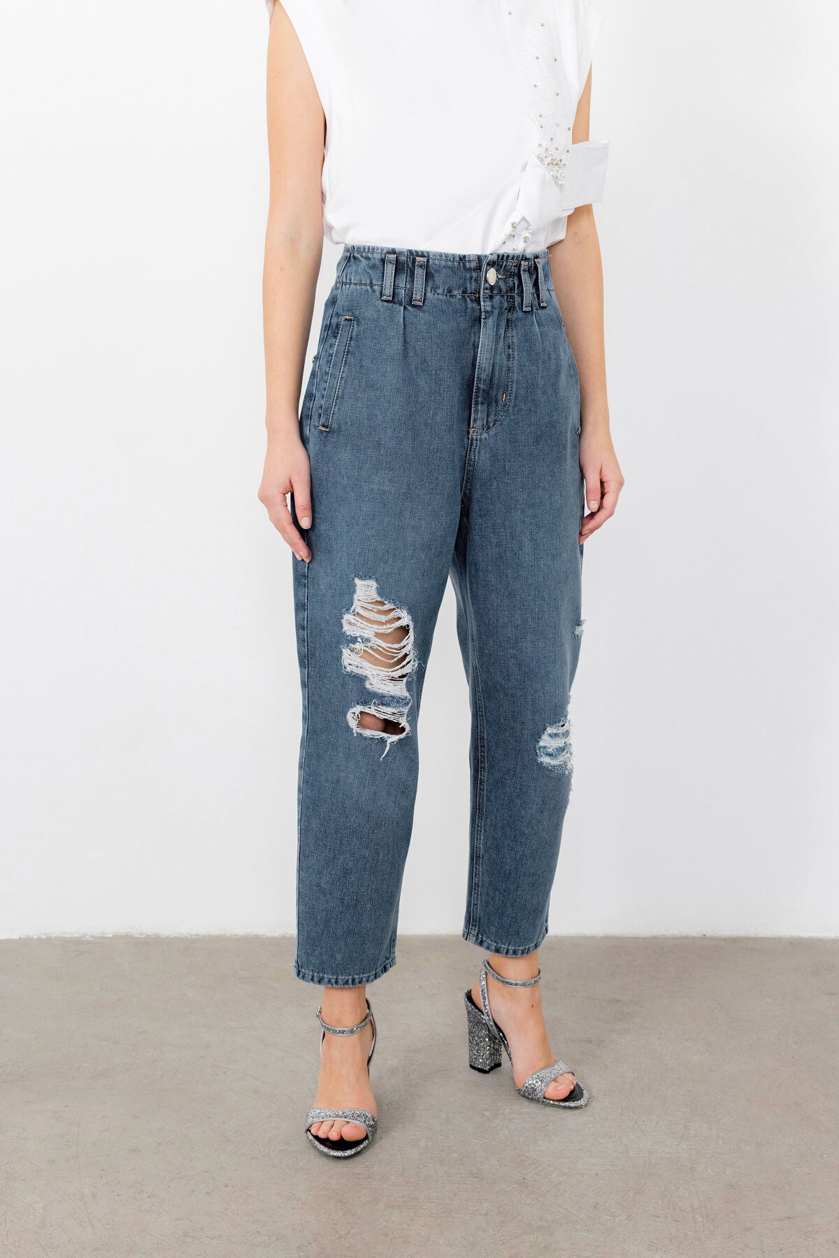 Beli Lastikli Eskitme Efektli Mom Jean