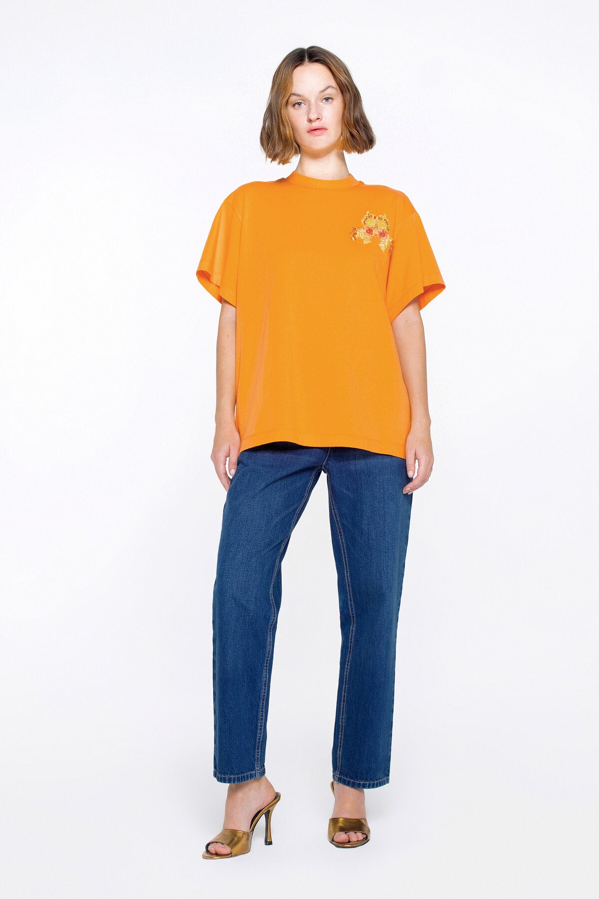 Aplike Nakış Detaylı Basic Tshirt