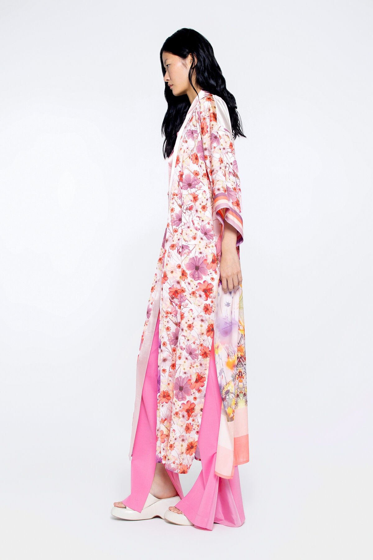 Arka Beden Desen Detaylı Yanları Yırtmaçlı Tasarım Desenli Kimono