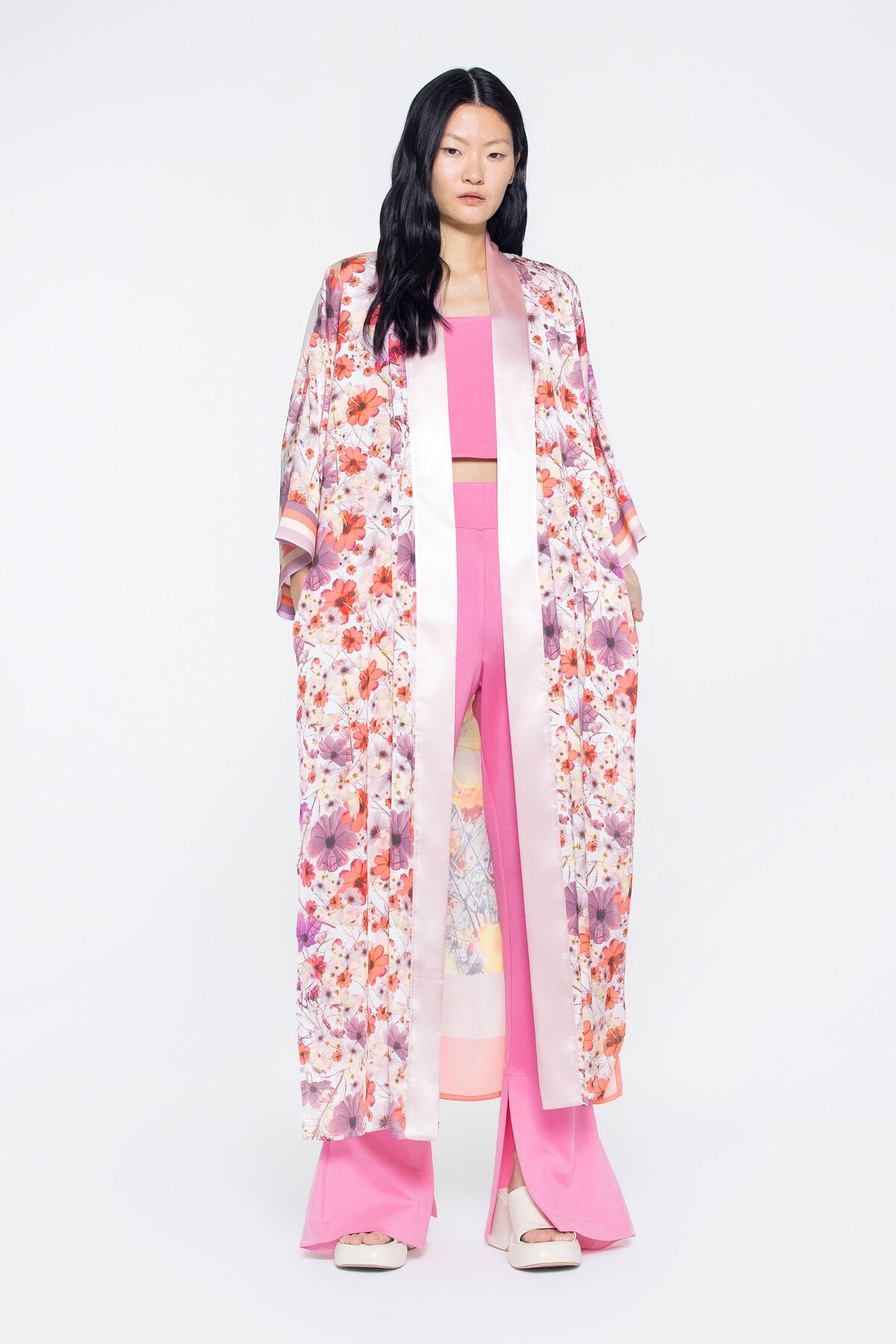 Arka Beden Desen Detaylı Yanları Yırtmaçlı Tasarım Desenli Kimono