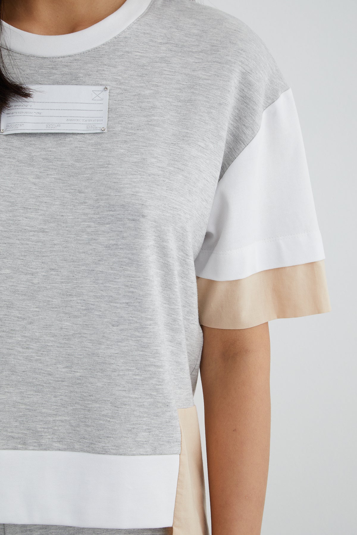 Ön Beden Etiket Detaylı Asimetrik Model T-shirt