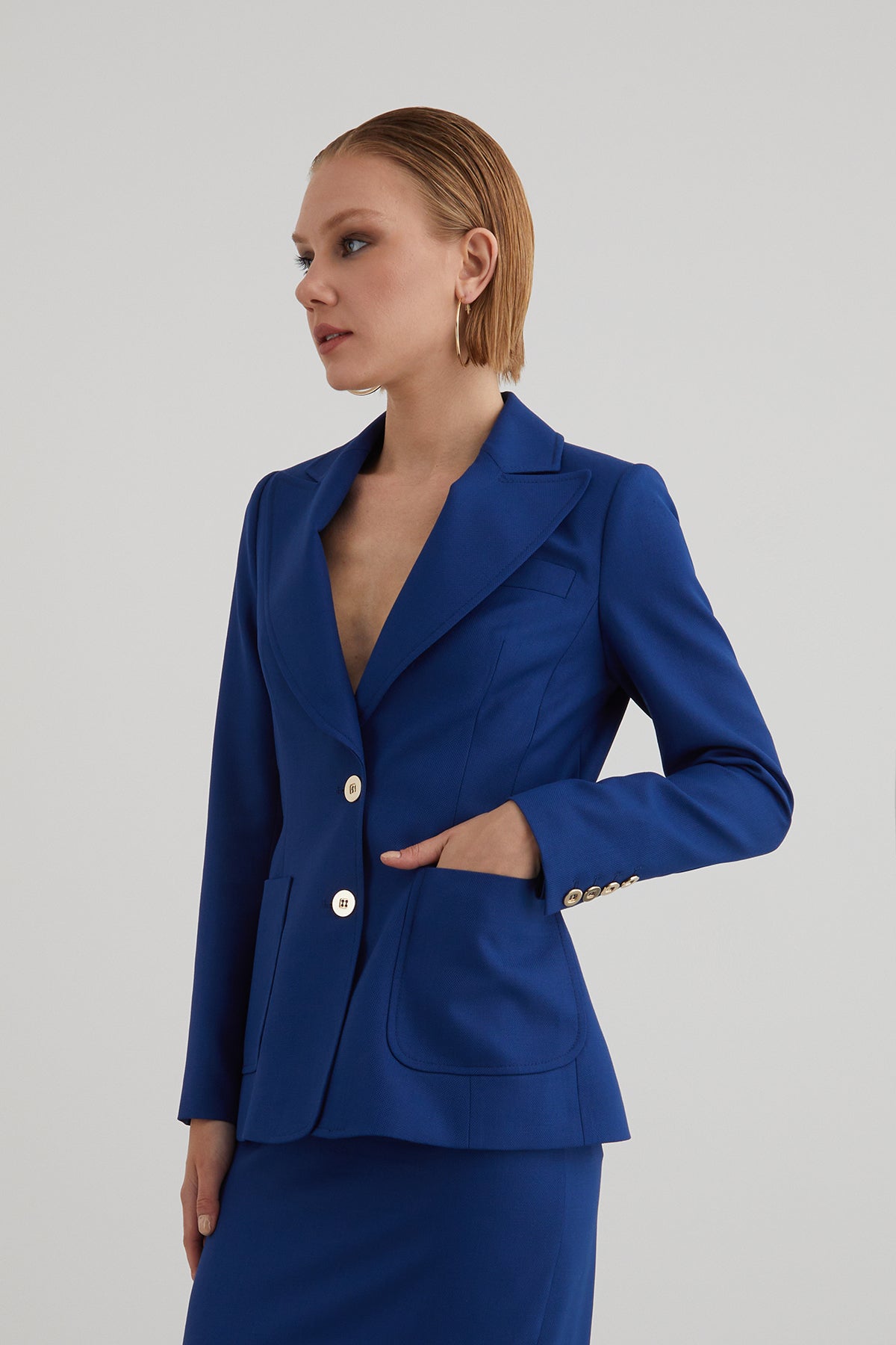 Kalem Etekli Ve Blazer Ceketli Takım Elbise