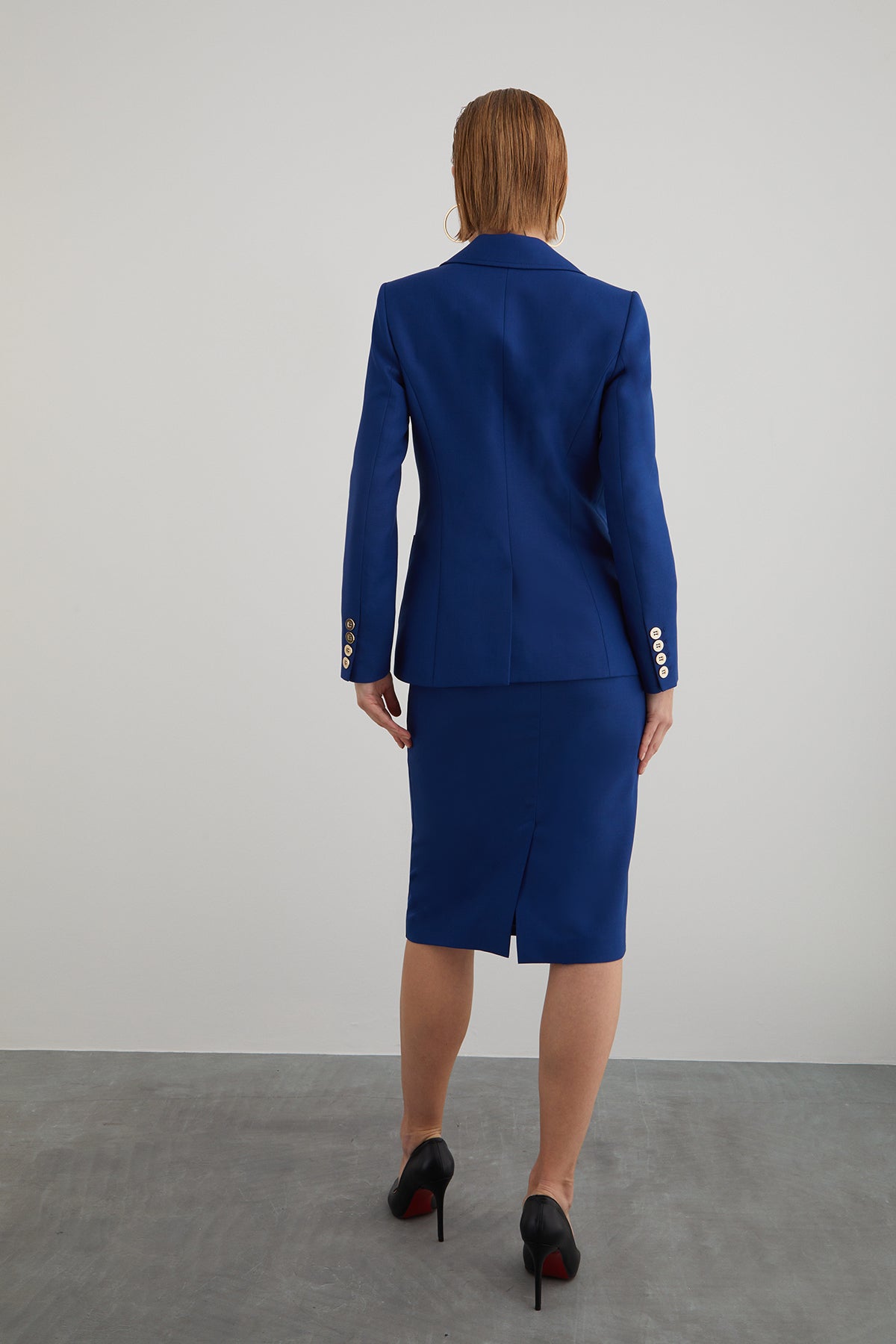 Kalem Etekli Ve Blazer Ceketli Takım Elbise