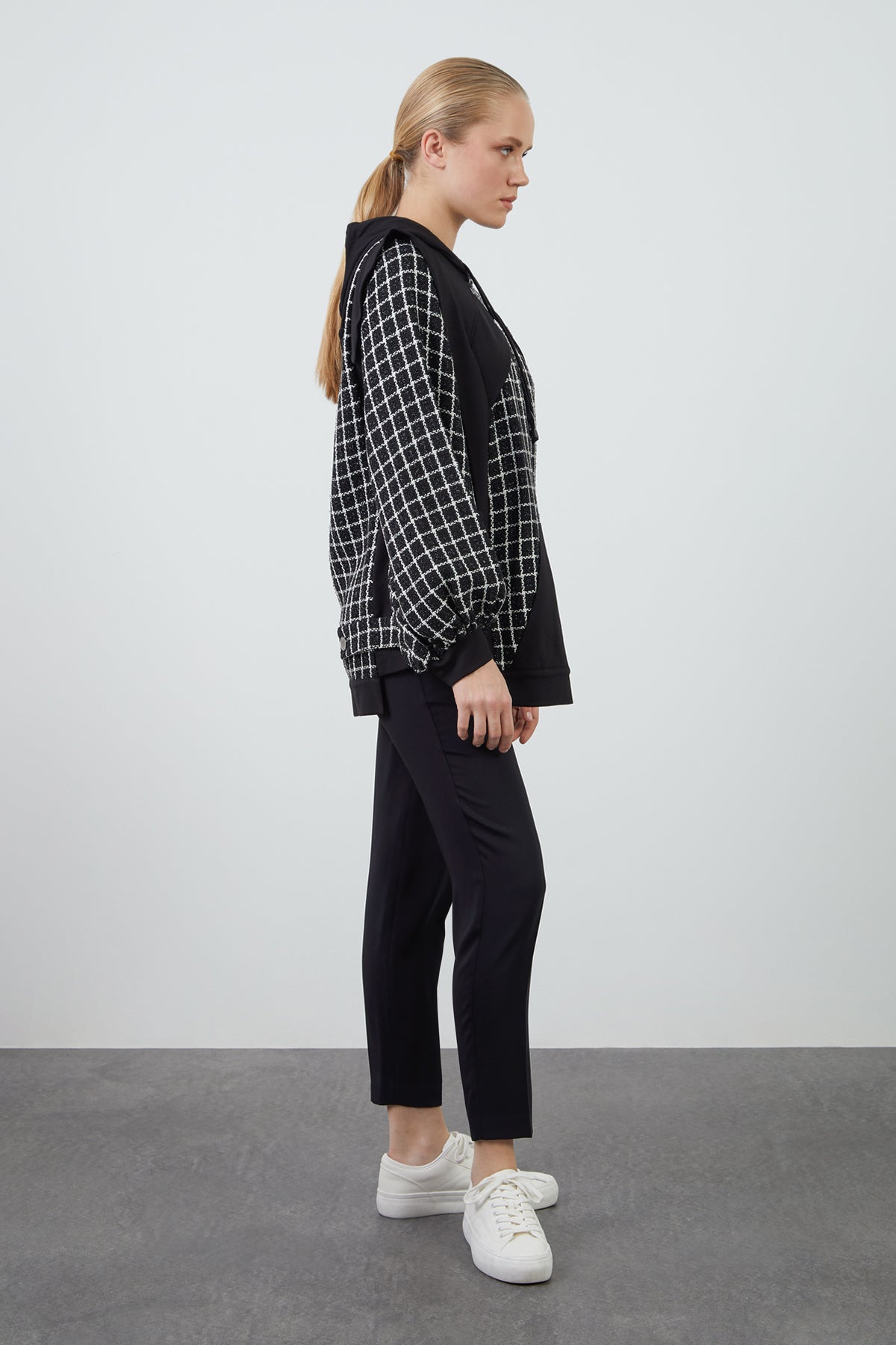 Kareli Kumaş Detaylı Nakışlı Sweatshirt