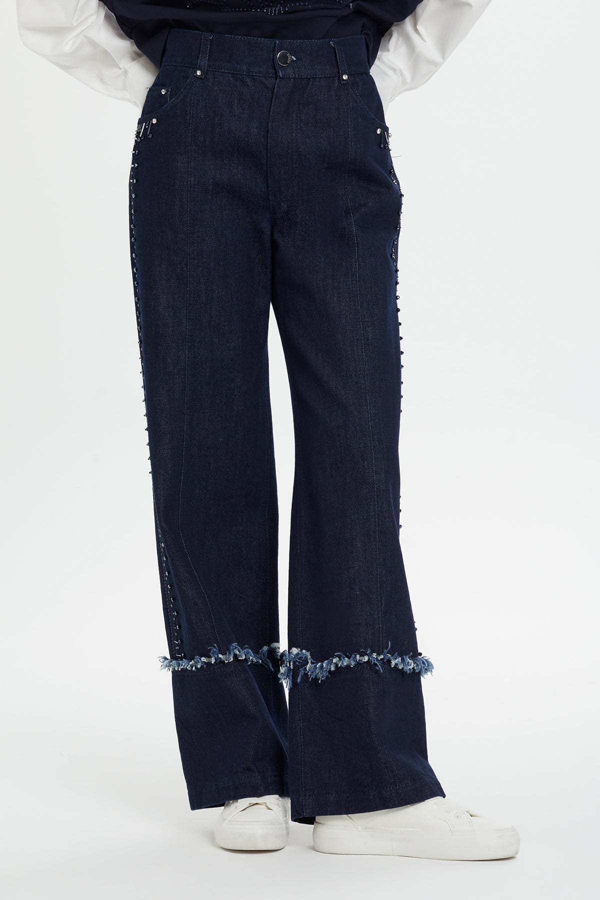 Nakış Ve İşleme Detaylı Geniş Paça Denim Pantolon