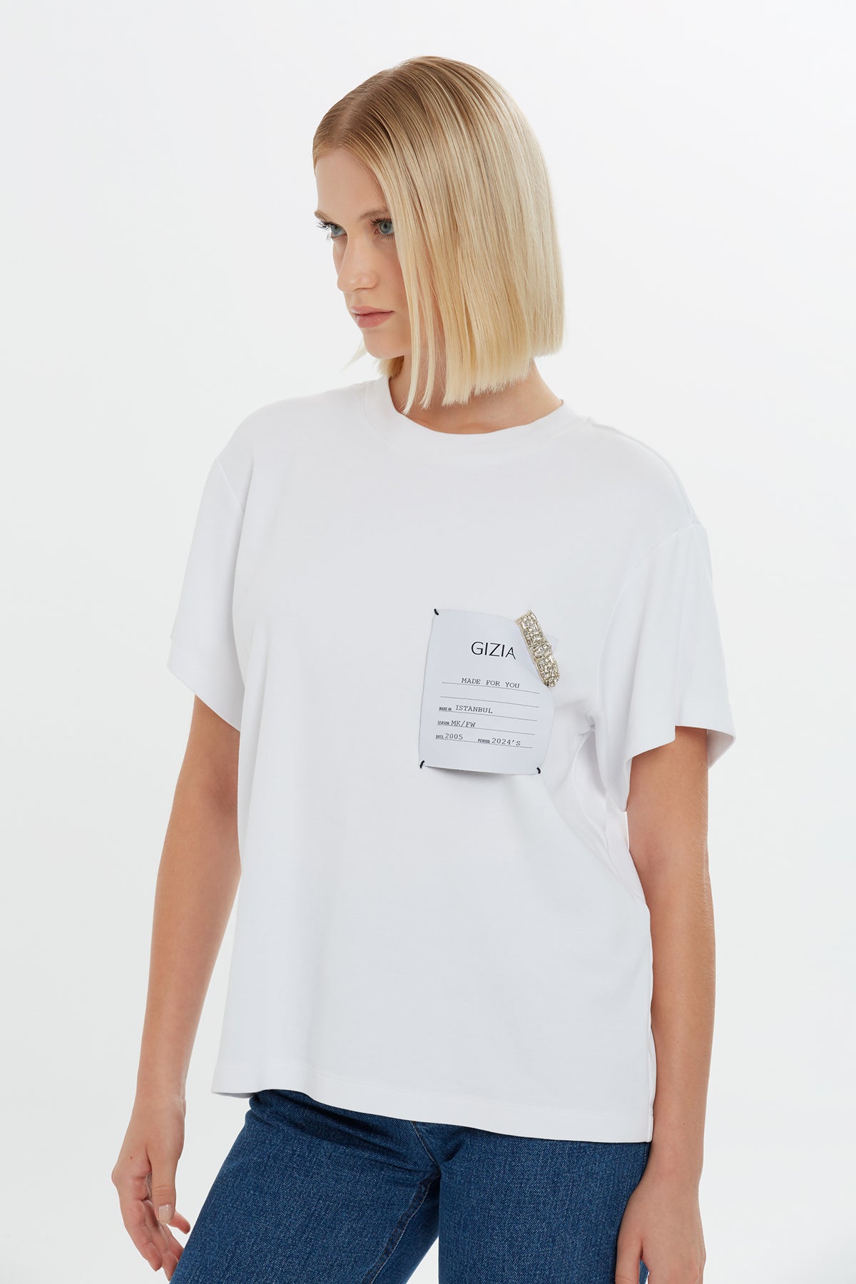 Etiket Ve Nakış Detaylı Kısa Kollu Tshirt