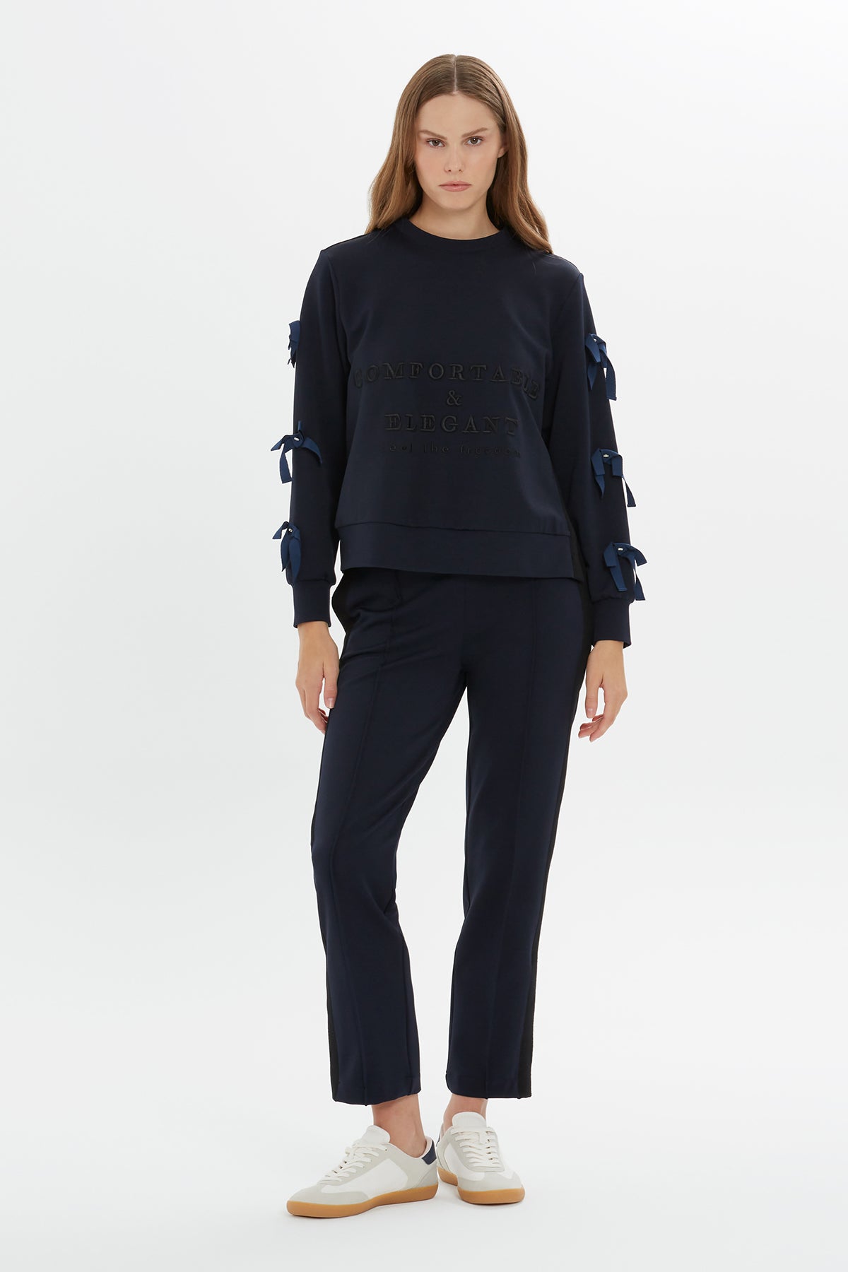Kurdele Detaylı Yazı Baskılı Sweatshirt